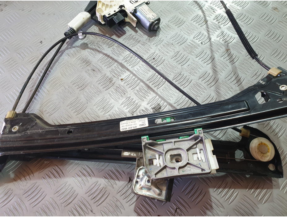 Преден десен стъклоповдигач за Ауди А5 8Т 2.7TDI Преден десен стъклоповдигач за Ауди А5 8Т 2.7TDI