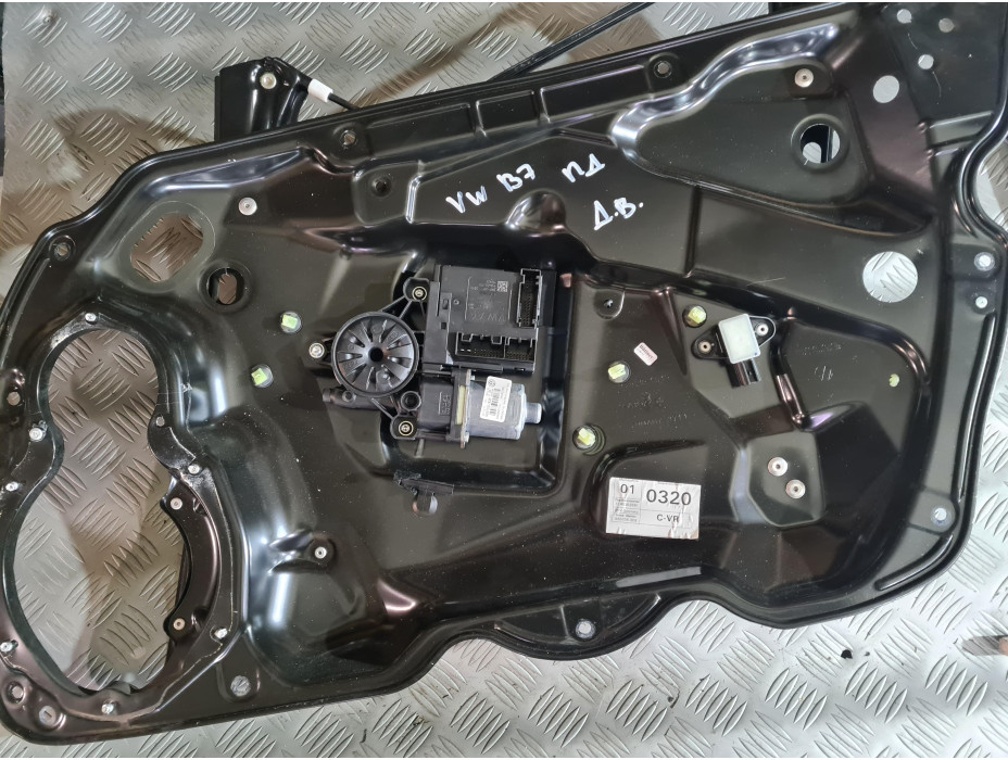 Преден десен стъклоповдигач за Фолксваген Пасат Б7 / VW Passat B7 2.0 TDI - Десен волан