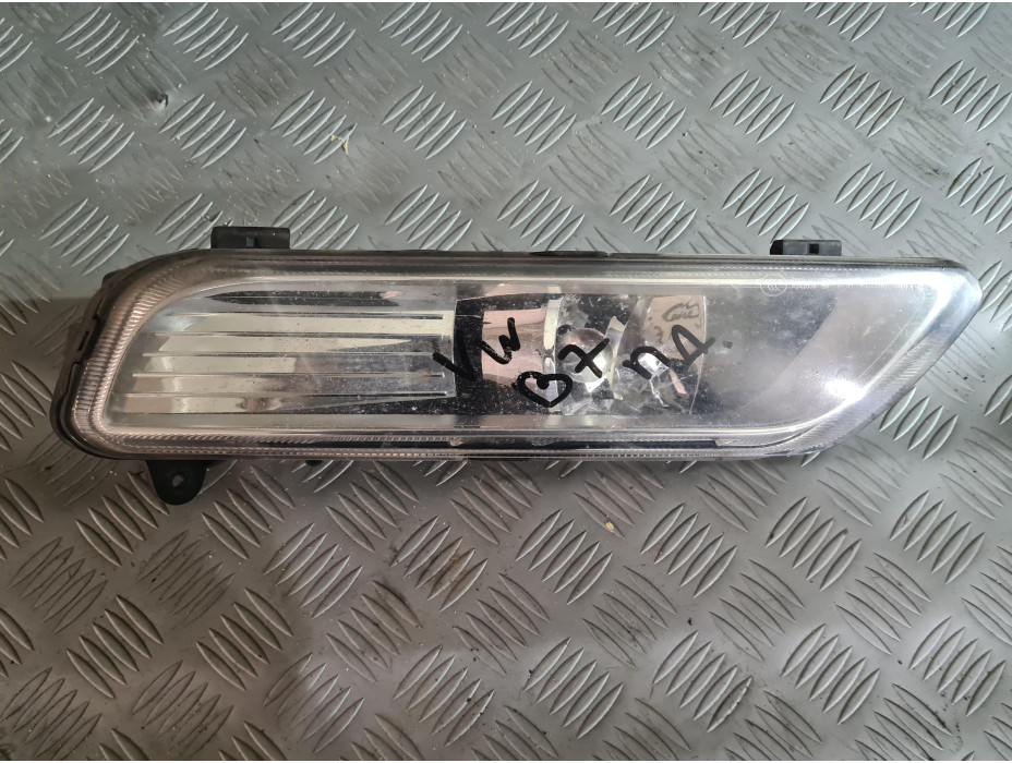 Преден десен халоген за VW Passat B7