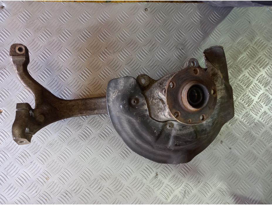 Преден десен шенкeл за Audi A6 4F