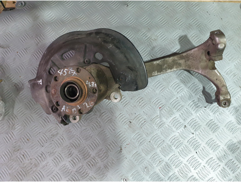 Преден десен шенкел за Audi A8 D3 4.0 TDI