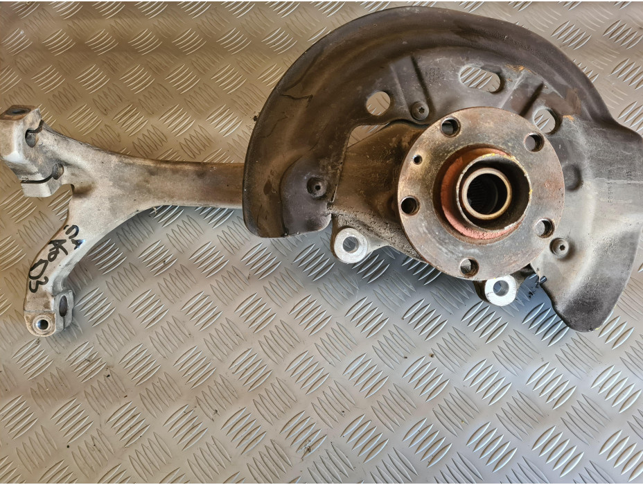 Преден десен шенкел за Audi A8 D3 4.2i