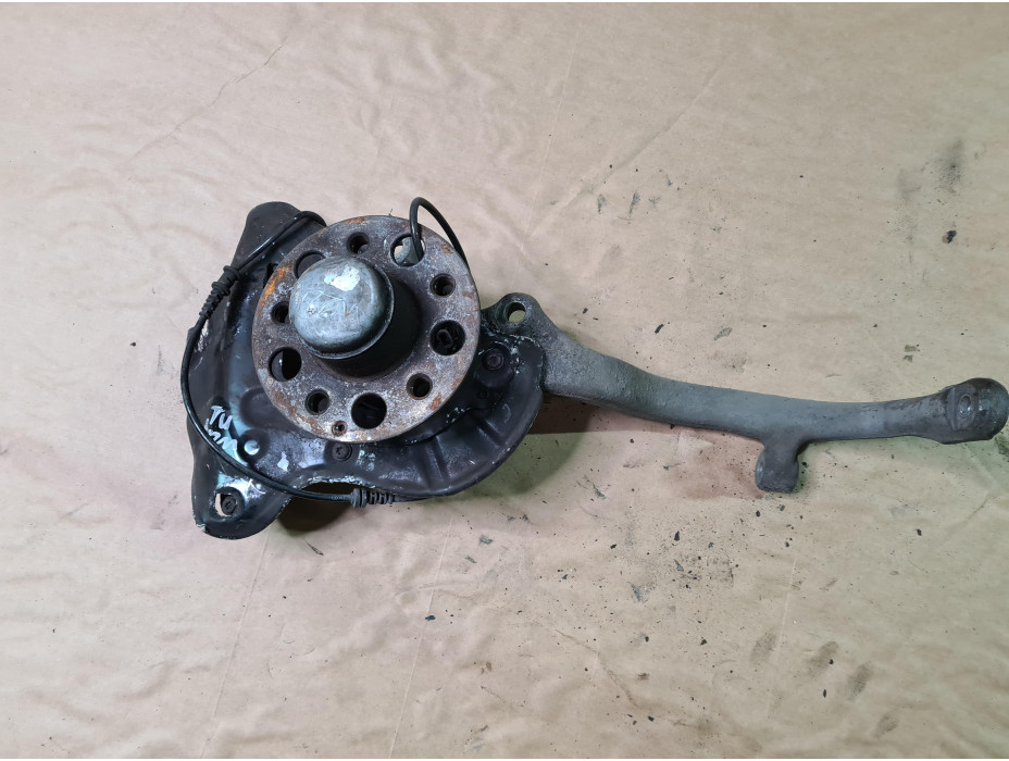 Преден десен шенкел за Mercedes S320cdi W221 Преден десен шенкел за Mercedes S320cdi W221