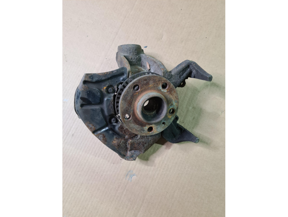 Преден десен шенкел за Volkswagen Golf MK5 Преден десен шенкел за Volkswagen Golf MK5