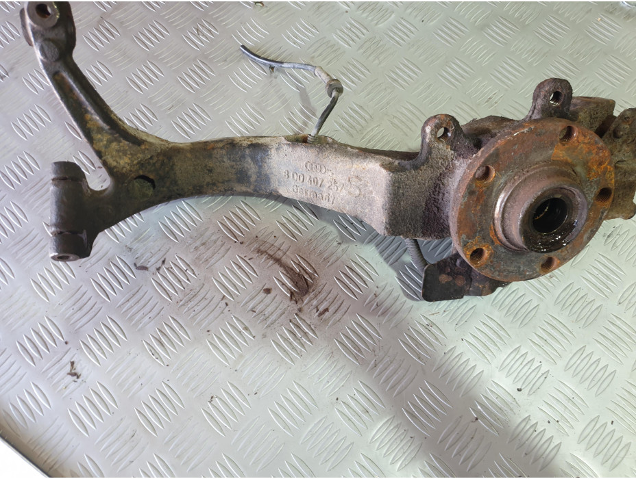 Преден десен шенкел за VW Passat B5 1.8 T комби Преден десен шенкел за VW Passat B5 1.8 T комби