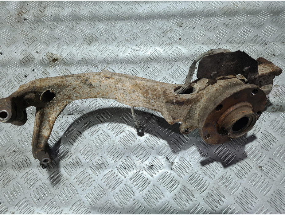 Преден десен шенкел за VW Passat B5 2.5 TDI Преден десен шенкел за VW Passat B5 2.5 TDI