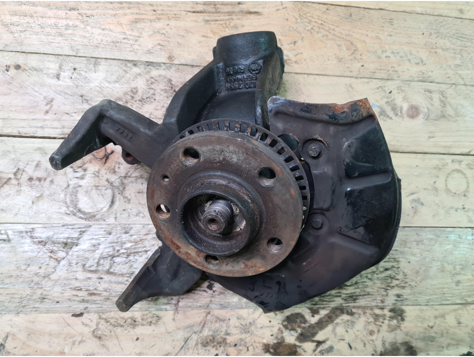 Преден десен шенкел за Ауди А3 8л / Audi A3 8L Преден десен шенкел за Ауди А3 8л / Audi A3 8L