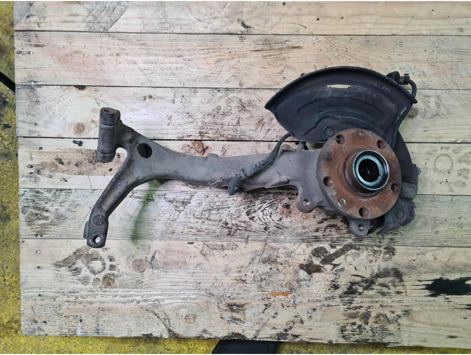 Преден десен шенкел за Ауди А6 Ц5 / Audi A6 C5