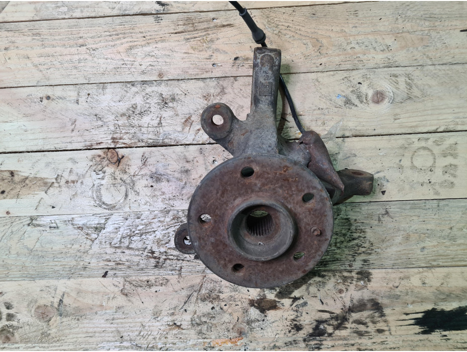 Преден десен шенкел за Мерцедес Вито W638 / Mercedes Vito W638 Преден десен шенкел за Мерцедес Вито W638 / Mercedes Vito W638