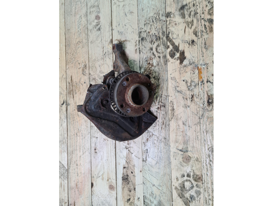 Преден десен шенкел за Фолксваген Пасат Б4 1.9 тди / Volkswagen Passat B4 1.9TDI