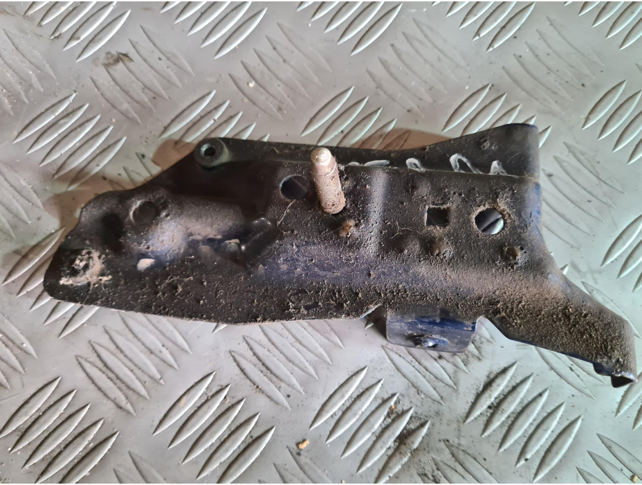 Преден ляв държач за калник за Audi A3 8P Hatchback