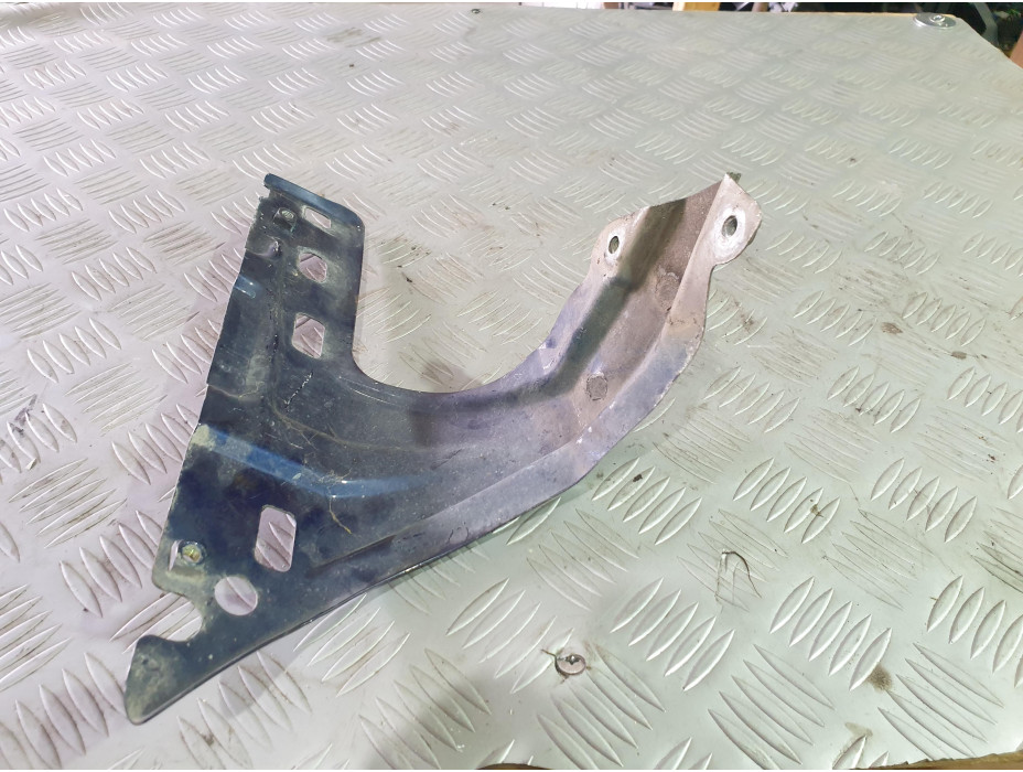 Преден ляв държач за калник за VW Touran 1.9 TDI