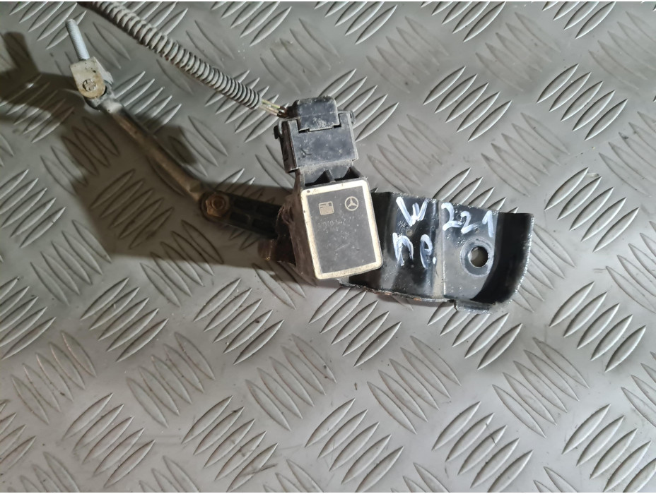 Преден ляв кантар за Mercedes S320 CDI W221 Преден ляв кантар за Mercedes S320 CDI W221