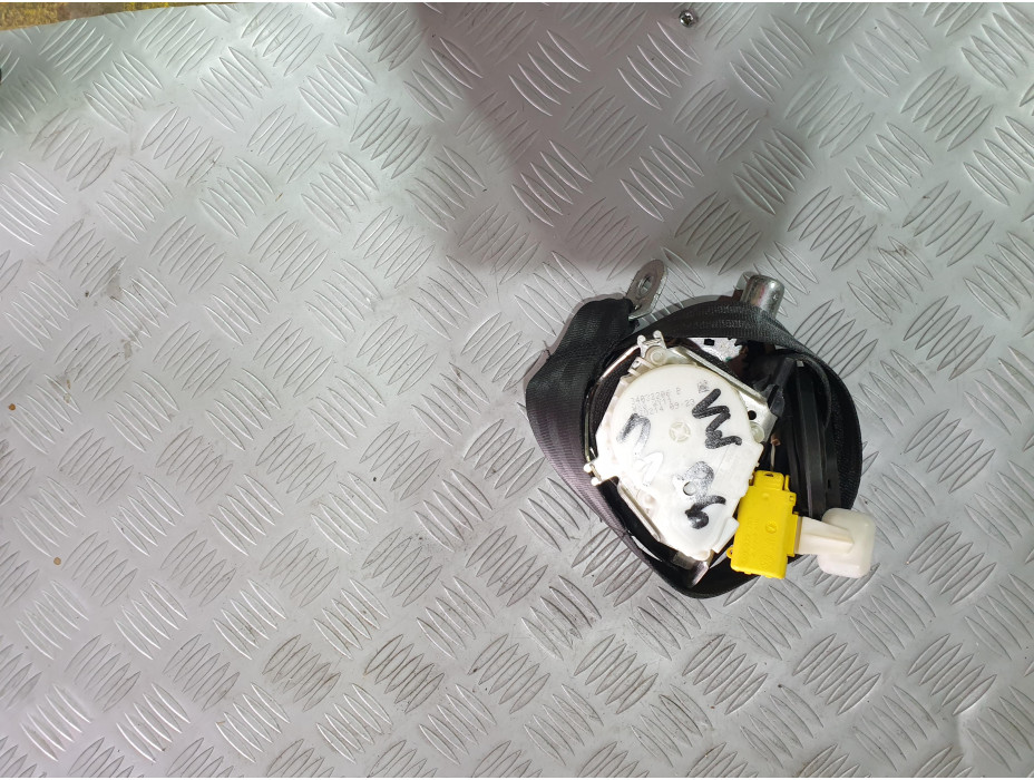 Преден ляв колан за VW Passat B6 2.0 TDI