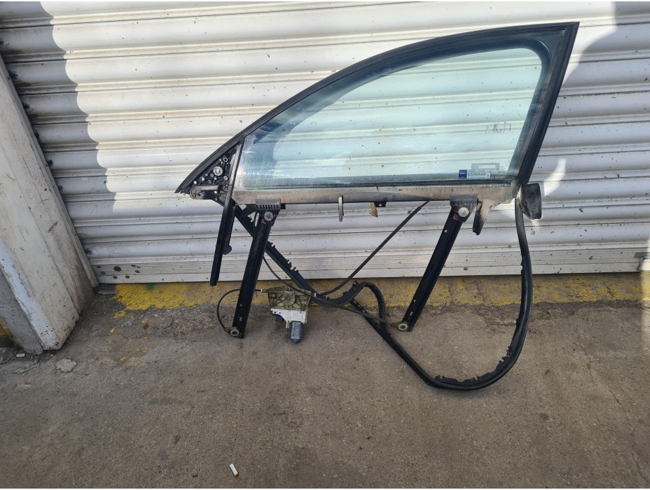 Преден ляв механизъм за ел. стъкло за Audi A6 C6 3.2 FSI Quattro Преден ляв механизъм за ел. стъкло за Audi A6 C6 3.2 FSI Quattro