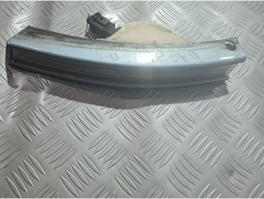 Преден ляв мигач за Volkswagen Passat B6