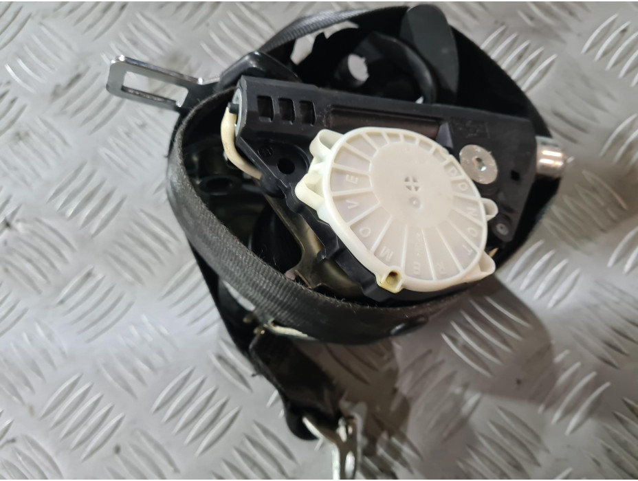 Преден ляв предпазен колан за VW Passat B6 2.0 TDI BMP