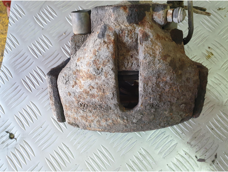 Преден ляв спирачен апарат за VW Passat B5 1.8 T комби