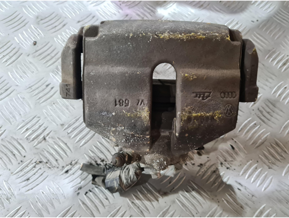 Преден ляв спирачен апарат за VW Passat B6 2.0 TDI ВМР Преден ляв спирачен апарат за VW Passat B6 2.0 TDI ВМР