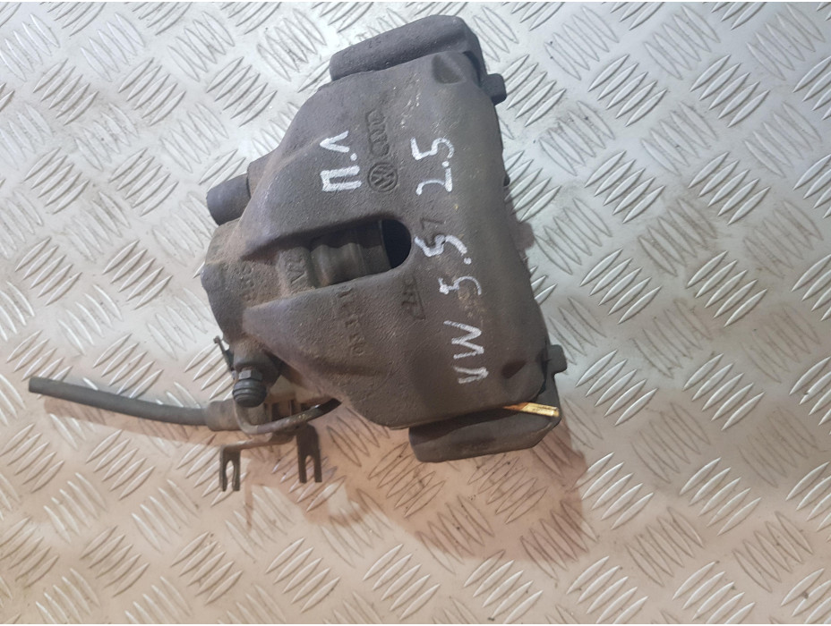 Преден ляв спирачен апарат за Фолксваген Пасат Б5.5 комби / VW Passat B5.5  2.5 TDI