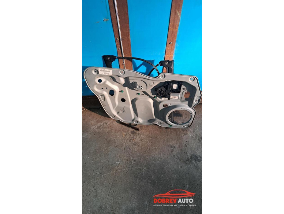 Преден ляв стъклоповдигач (десен волан) за VW Touran 2.0 FSI Преден ляв стъклоповдигач (десен волан) за VW Touran 2.0 FSI