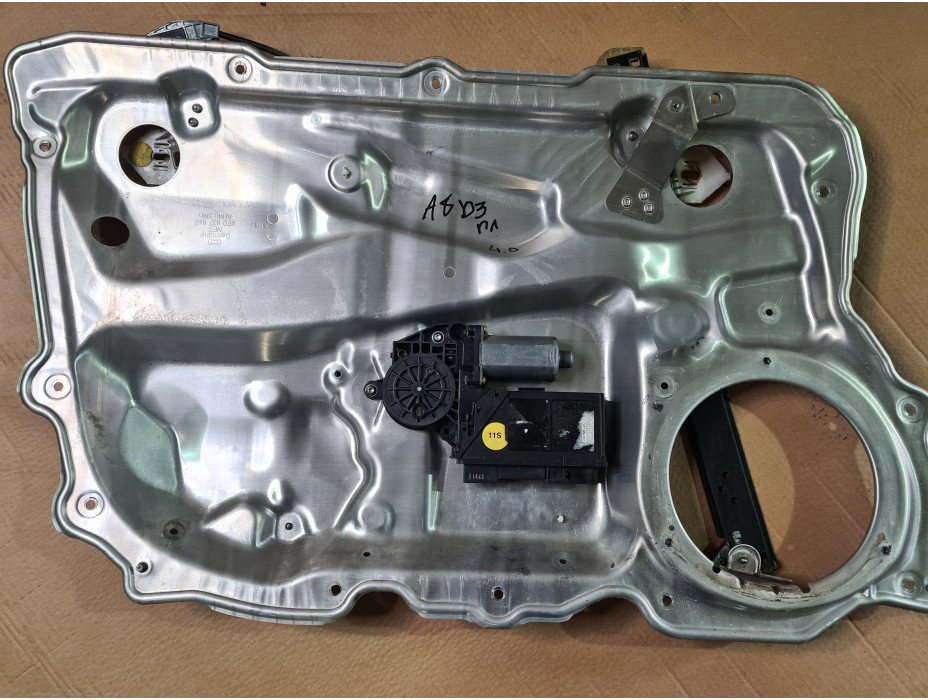 Преден ляв стъклоповдигач за Audi A8 D3