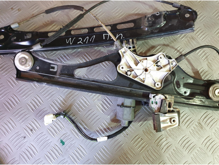 Преден ляв стъклоповдигач за Mercedes E Class W211 2.7CDI