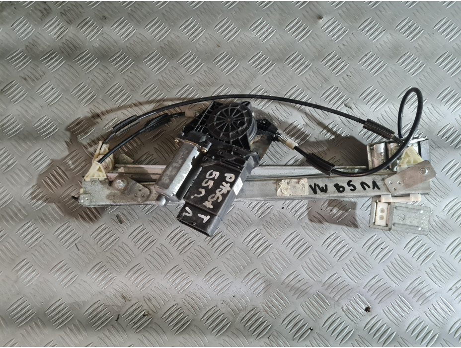 Преден ляв стъклоповдигач за VW Passat B5