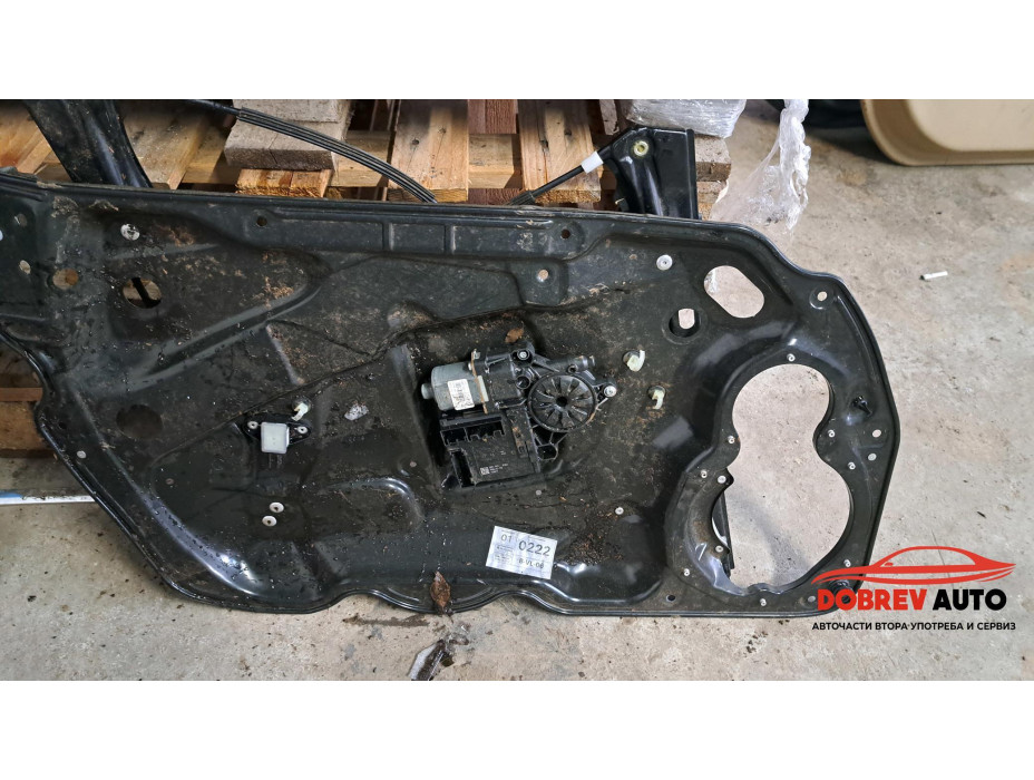 Преден ляв стъклоповдигач за VW Passat B7 1.6 TDI Преден ляв стъклоповдигач за VW Passat B7 1.6 TDI