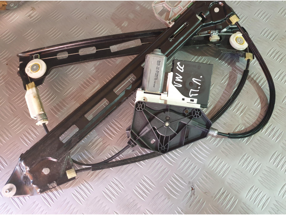 Преден ляв стъклоповдигач за VW Passat CC 2.0TSI Преден ляв стъклоповдигач за VW Passat CC 2.0TSI