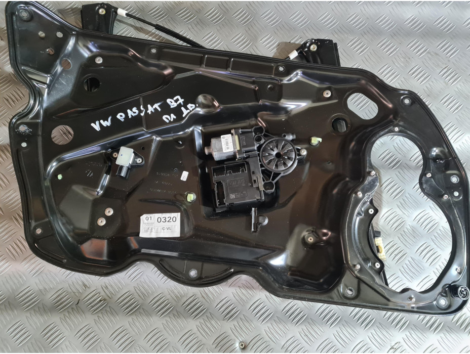 Преден ляв стъклоповдигач за Фолксваген Пасат Б7 / VW Passat B7 2.0 TDI - Десен волан Преден ляв стъклоповдигач за Фолксваген Пасат Б7 / VW Passat B7 2.0 TDI - Десен волан