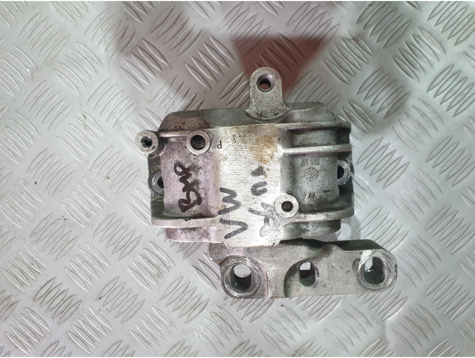 Преден ляв тампон за двигател за VW Passat B6 2.0 TDI