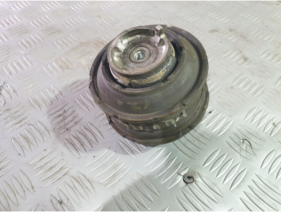 Преден ляв тампон за мотор за Мерцедес Е 320 комби / Mercedes E 320 W211