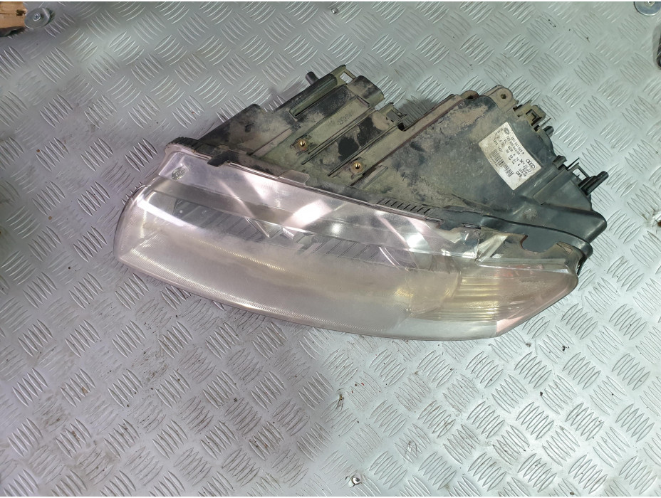 Преден ляв фар за Ауди А8 Д3 / Audi A8 D3 4.2 i 335к.с. Преден ляв фар за Ауди А8 Д3 / Audi A8 D3 4.2 i 335к.с.