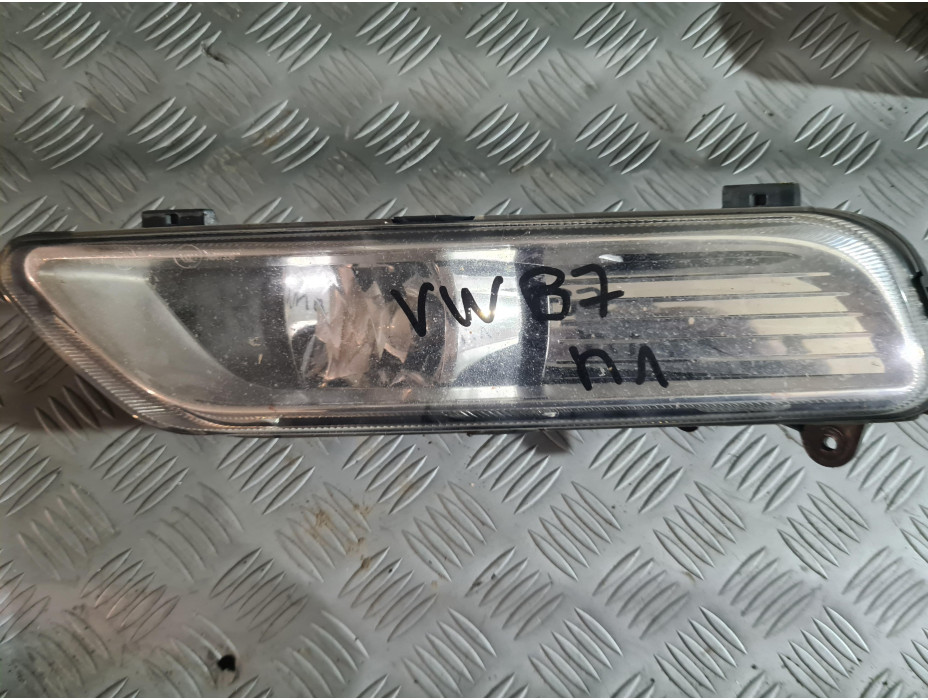 Преден ляв халоген за VW Passat B7