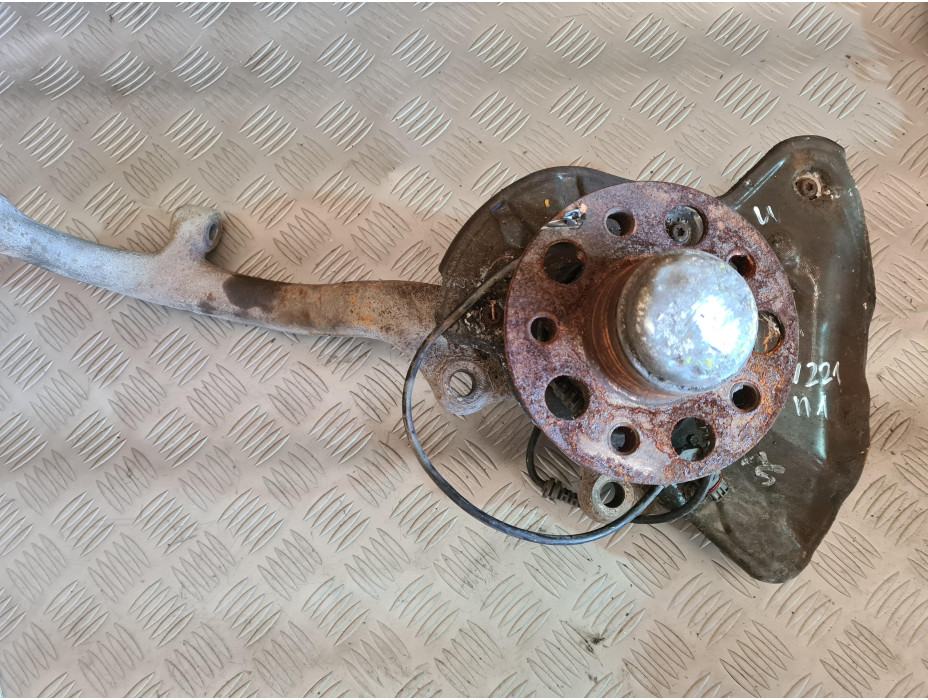 Преден ляв шенкел за Mercedes S320 CDI W221 Преден ляв шенкел за Mercedes S320 CDI W221