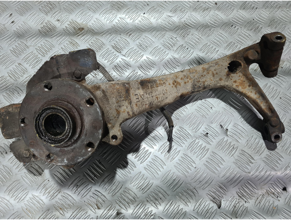 Преден ляв шенкел за VW Passat B5 2.5 TDI Преден ляв шенкел за VW Passat B5 2.5 TDI