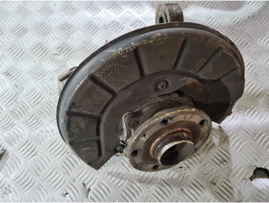 Преден ляв шенкел за VW Passat B6 2.0 TDI ВМР