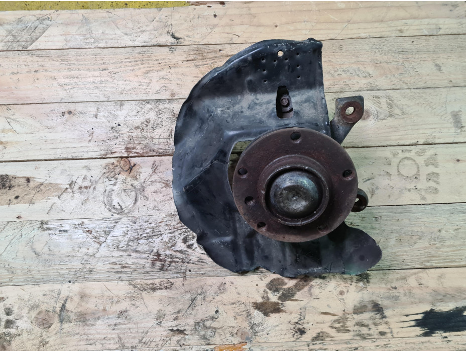 Преден ляв шенкел за БМВ Е46 323и / BMW E46 323i Преден ляв шенкел за БМВ Е46 323и / BMW E46 323i