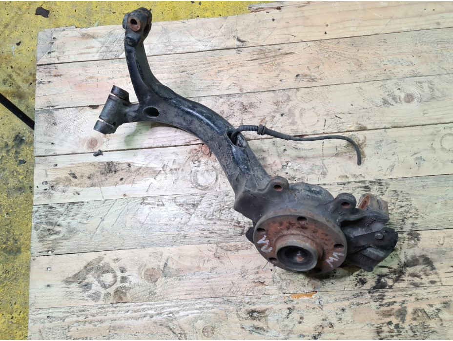 Преден ляв шенкел за Фолксваген Пасат Б5 / VW Passat B5 Преден ляв шенкел за Фолксваген Пасат Б5 / VW Passat B5