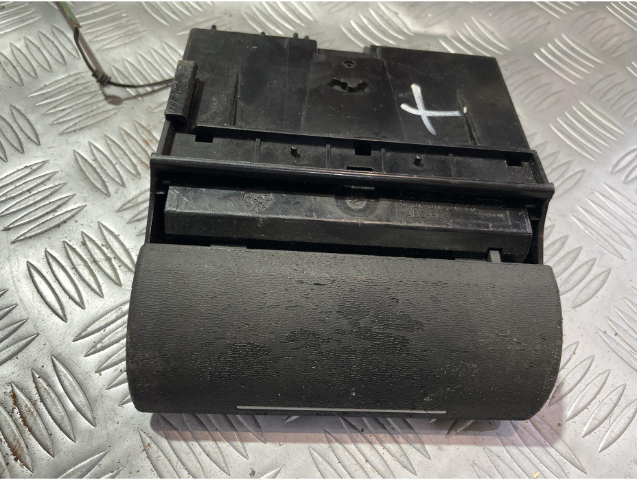 Преден пепелник за Audi A3 8L Facelift