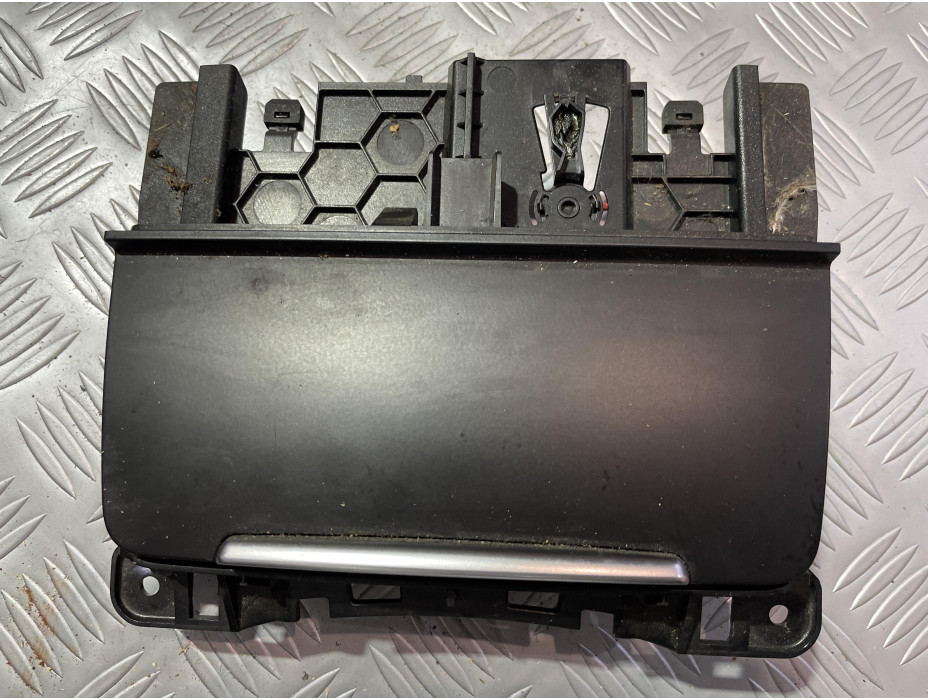 Преден пепелник за Audi A4 B8