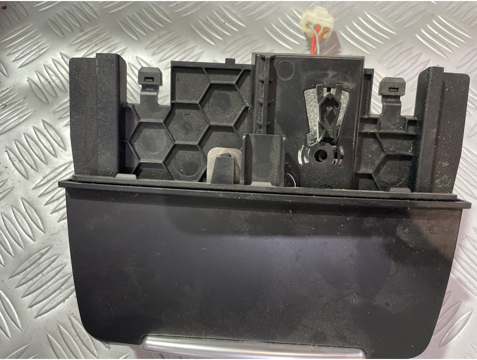 Преден пепелник за Audi A5 8T Преден пепелник за Audi A5 8T