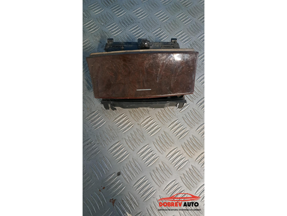 Преден пепелник за Mercedes C 220 CDI W203