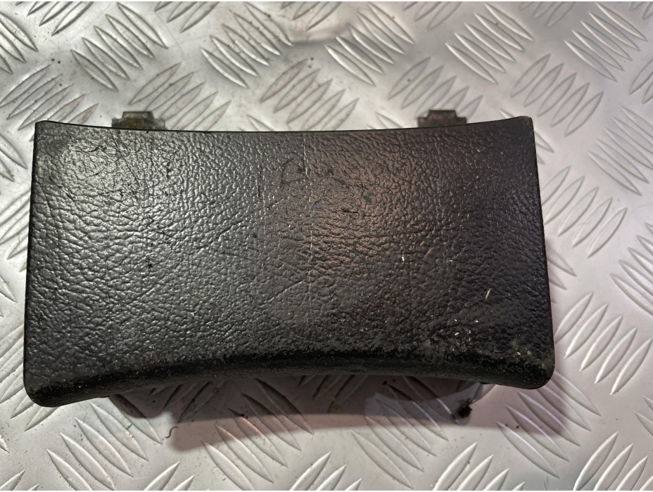 Преден пепелник за Volkswagen Passat B5 Преден пепелник за Volkswagen Passat B5