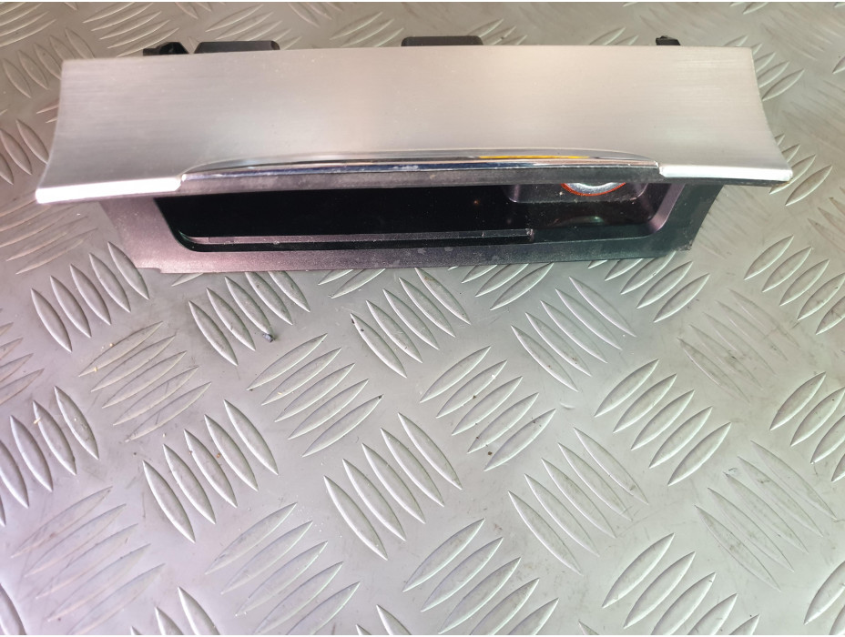 Преден пепелник за VW Passat CC 2.0 TSI Преден пепелник за VW Passat CC 2.0 TSI