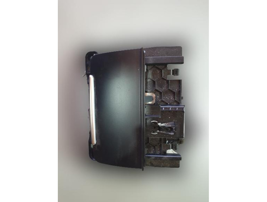 Преден пепелник за Ауди А5 8Т 2.7TDI Преден пепелник за Ауди А5 8Т 2.7TDI