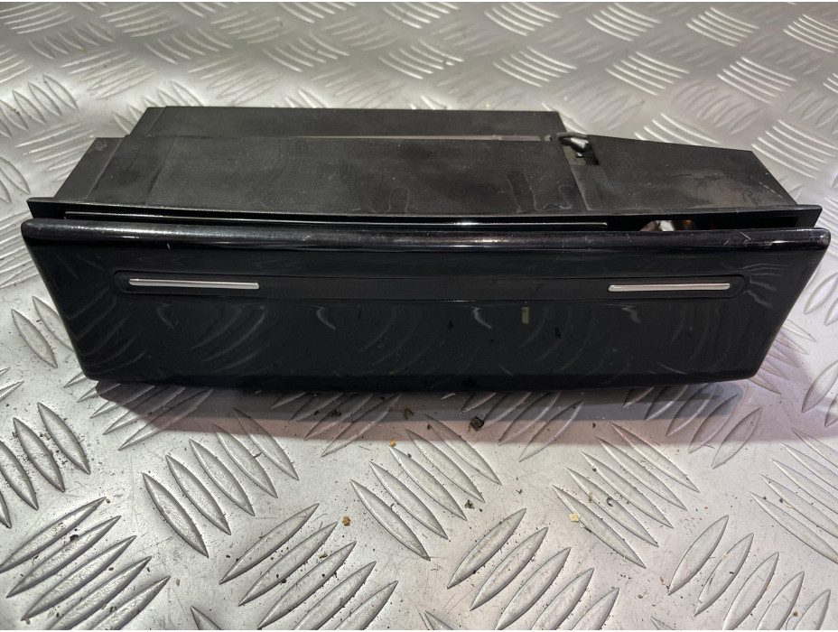 Преден пепелник за Ауди А8 Д3 / Audi A8 D3 4.2 i 335к.с. Преден пепелник за Ауди А8 Д3 / Audi A8 D3 4.2 i 335к.с.