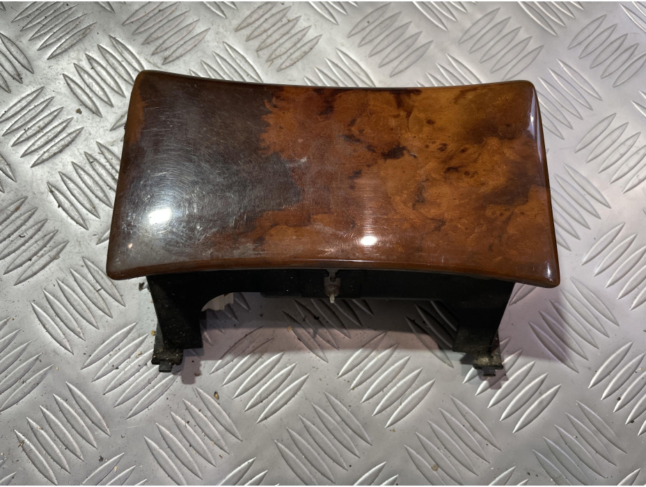 Преден пепелник за Фолксваген Пасат Б5.5 комби / VW Passat B5.5 2.5 TDI Преден пепелник за Фолксваген Пасат Б5.5 комби / VW Passat B5.5 2.5 TDI