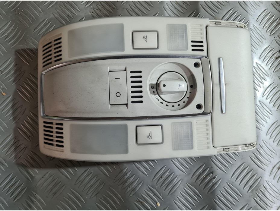 Преден плафон с шибидах за Audi A6 C6 3.2 FSI Quattro Преден плафон с шибидах за Audi A6 C6 3.2 FSI Quattro